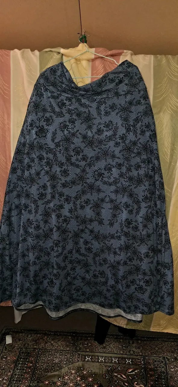Falda larga azul con encaje floral - 1