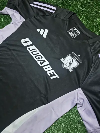 Camiseta Adidas Colo Colo negra y lila - miniatura 3
