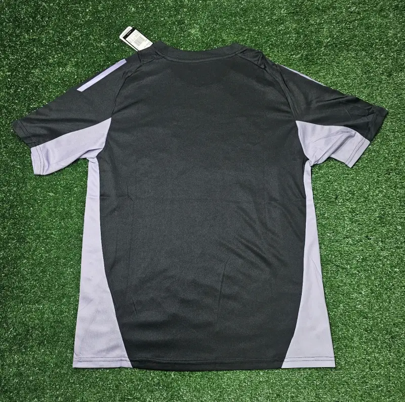 Camiseta Adidas Colo Colo negra y lila - 4