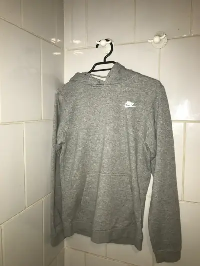 Polerón gris Nike con capucha - miniatura 1
