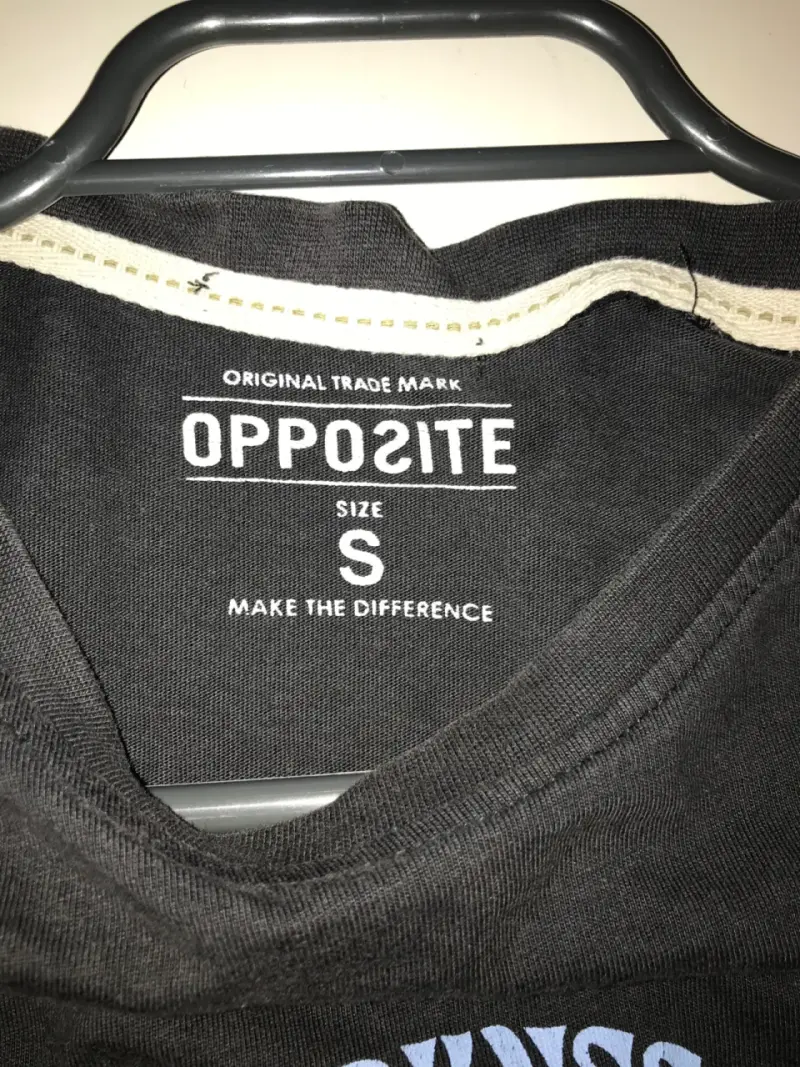 Polera negra opossite - 3