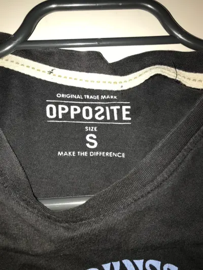 Polera negra opossite - miniatura 3