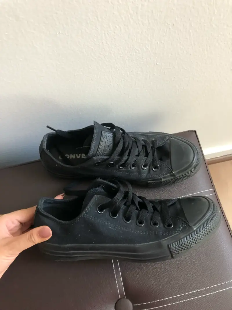Zapatillas converse de lona estilo casual - 2