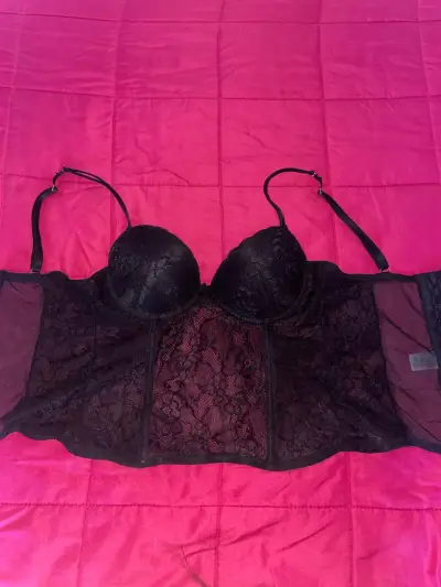 Corset negro de encaje - miniatura 2