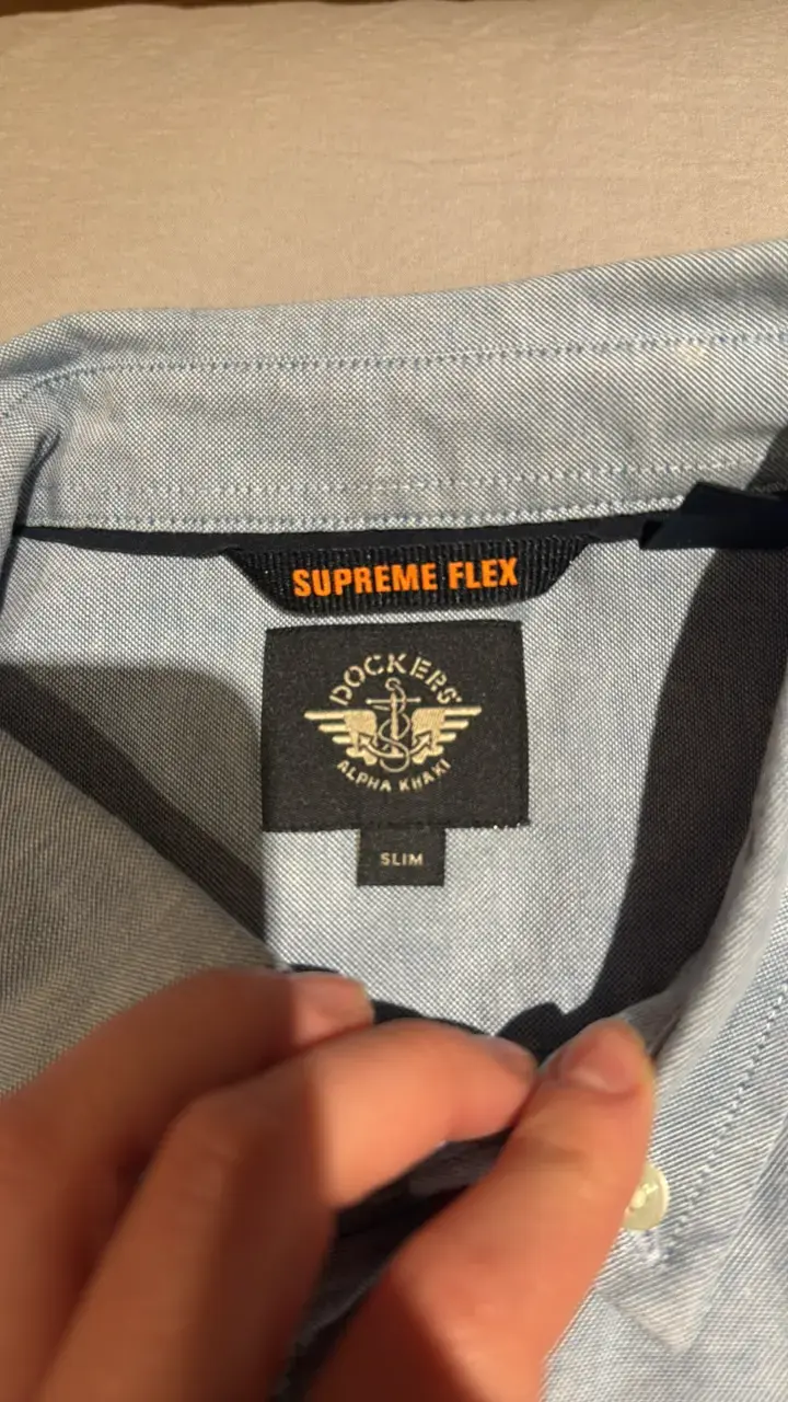 Camisa azul Supreme Flex para hombre. Marca Docker - 3
