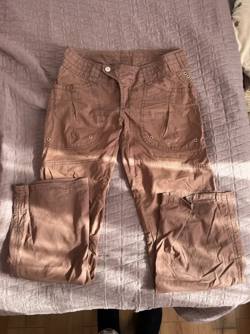 Pantalone cargo marron para mujer - 1