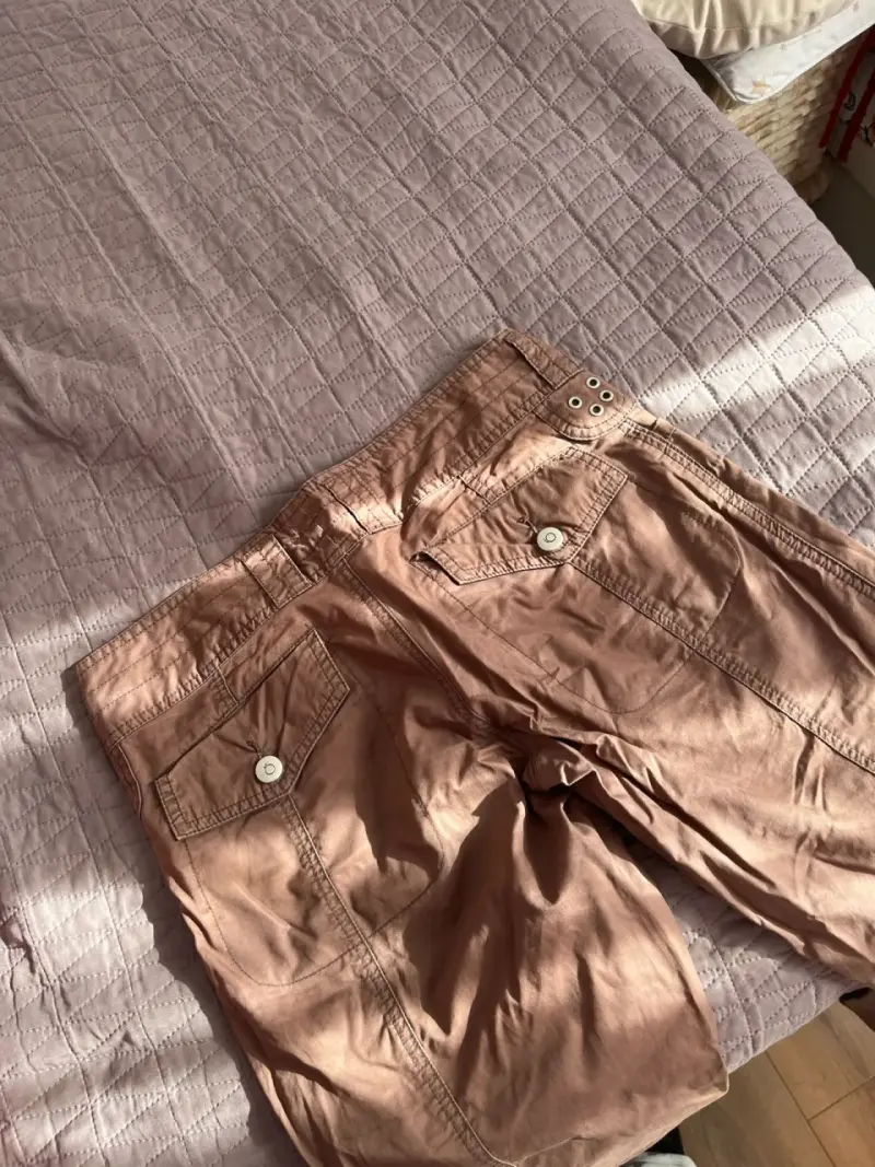 Pantalone cargo marron para mujer - 2