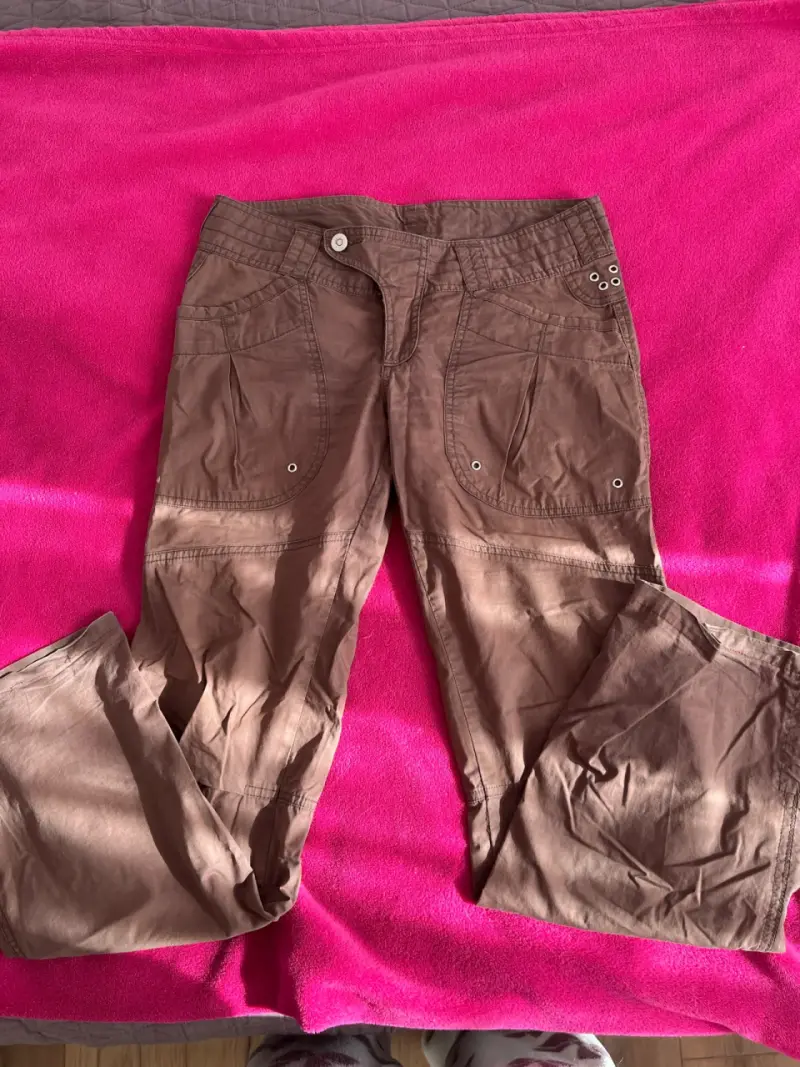 Pantalone cargo marron para mujer - 3