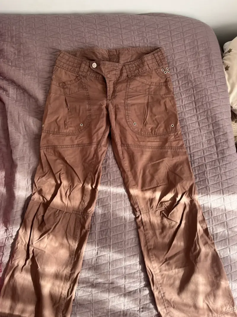 Pantalone cargo marron para mujer - 5