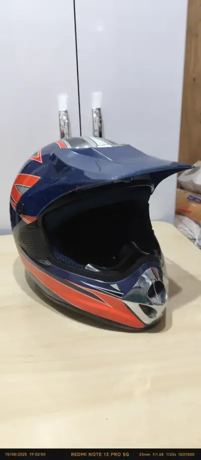 Casco de motocross azul y rojo - miniatura 2