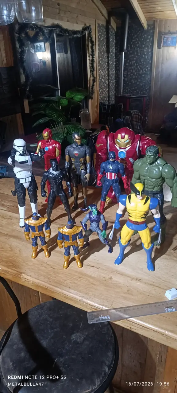 Colección de figuras de acción de superhéroes