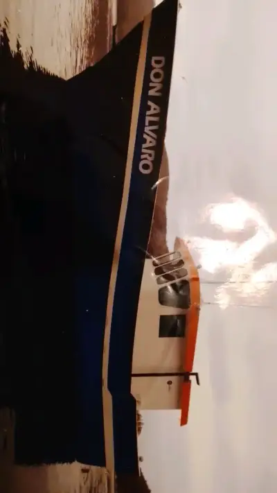 Lancha de fibra - miniatura 1