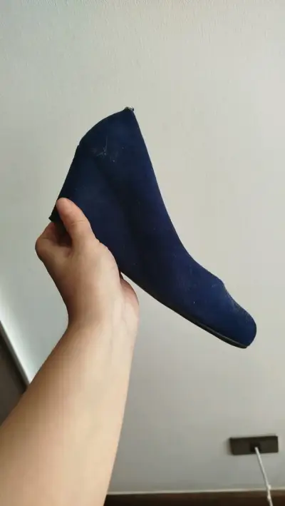 Zapato azul de gamuza con tacón bajo Moleca Brasil - miniatura 1