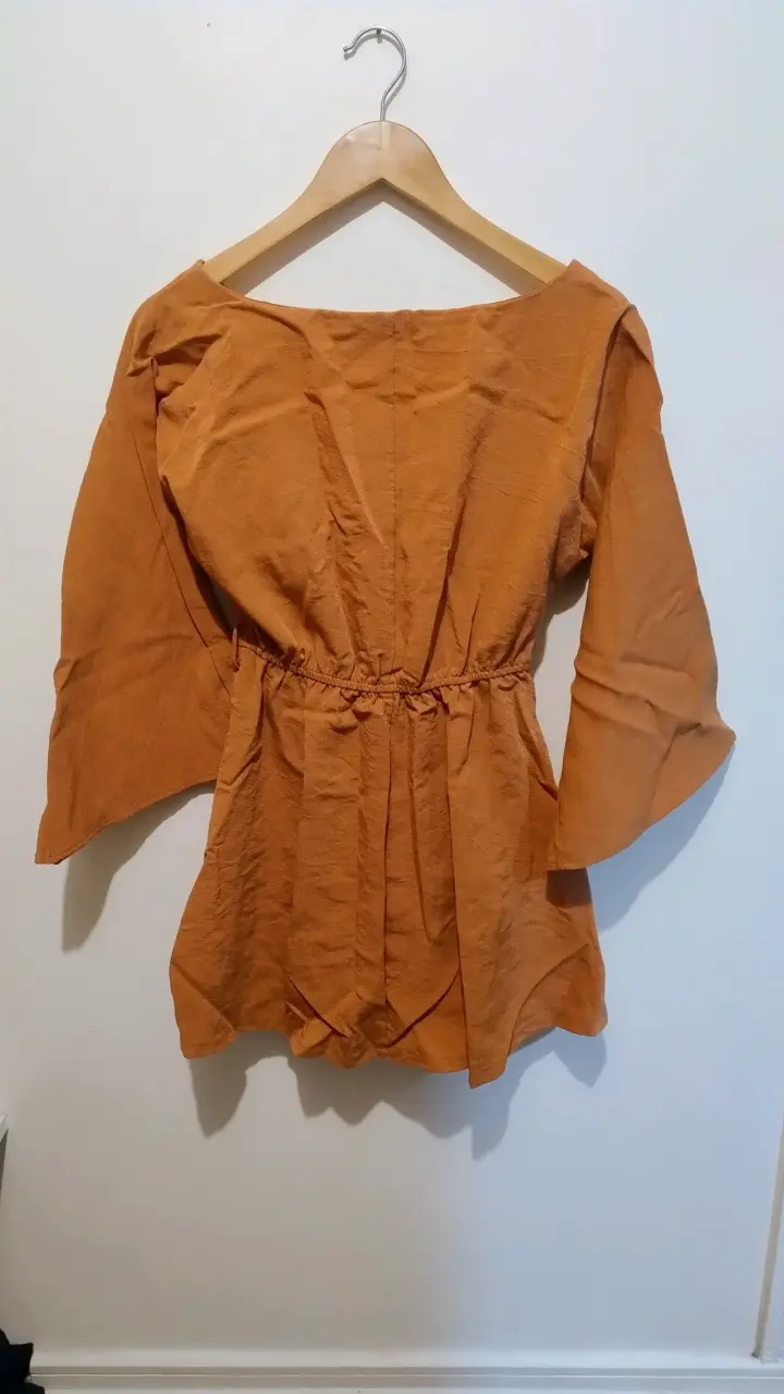 Vestido cruzado color terracota Fashion Nova - 2