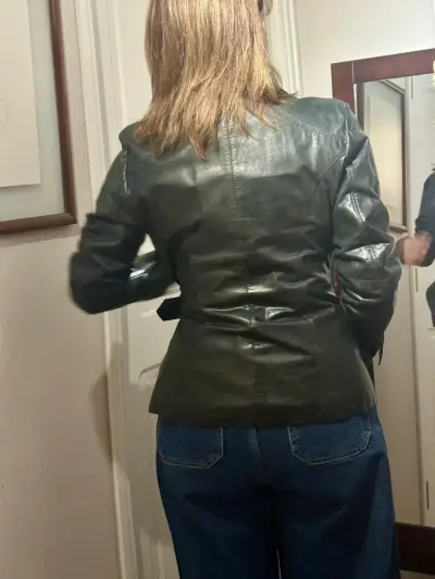 Chaqueta de cuero natural negra con cinturón PRUNE - miniatura 3