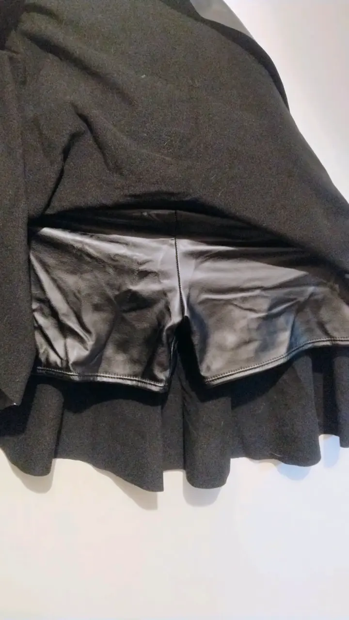 Falda corta negra de cuero sintético - 2