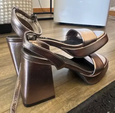Sandalias de tacón Alaniz color bronce - miniatura 2