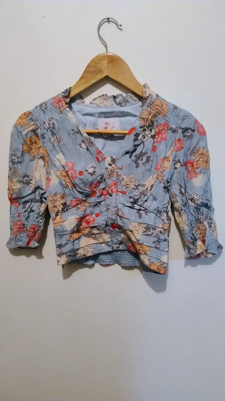 Blusa floral manga larga marca Only