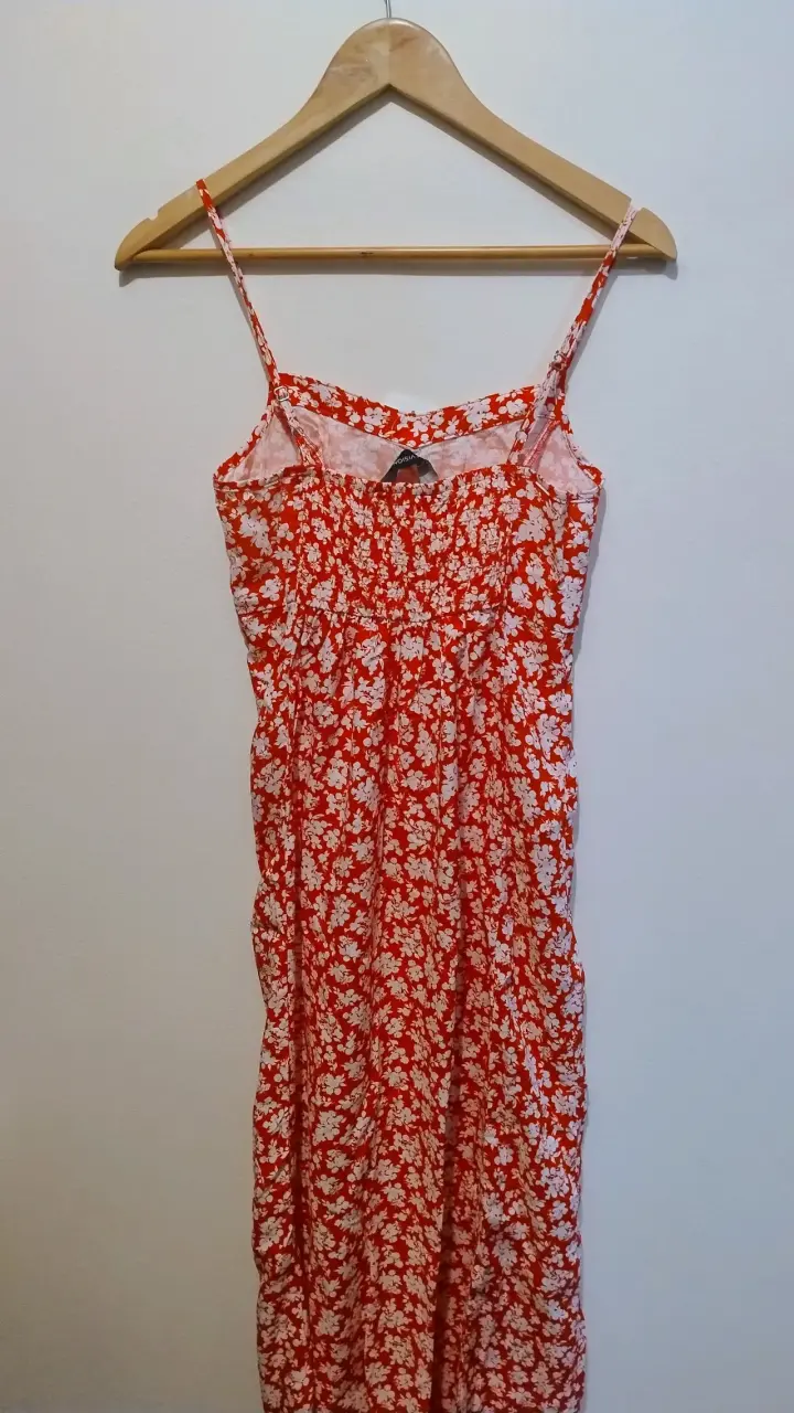 Vestido largo floral rojo con tirantes - 2