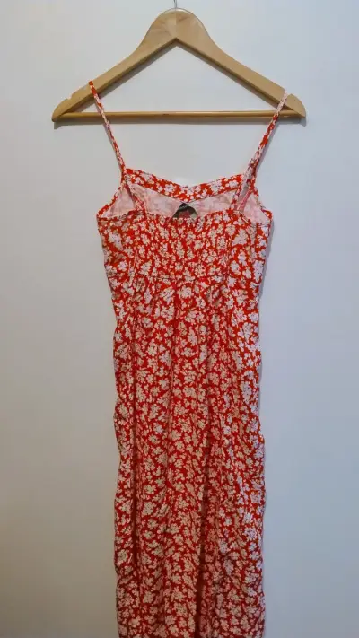 Vestido largo floral rojo con tirantes - miniatura 2