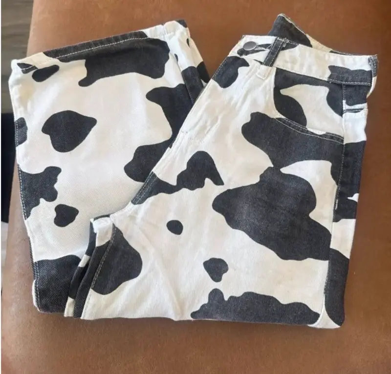 Jeans estampados de vaca blanco y negro - 1