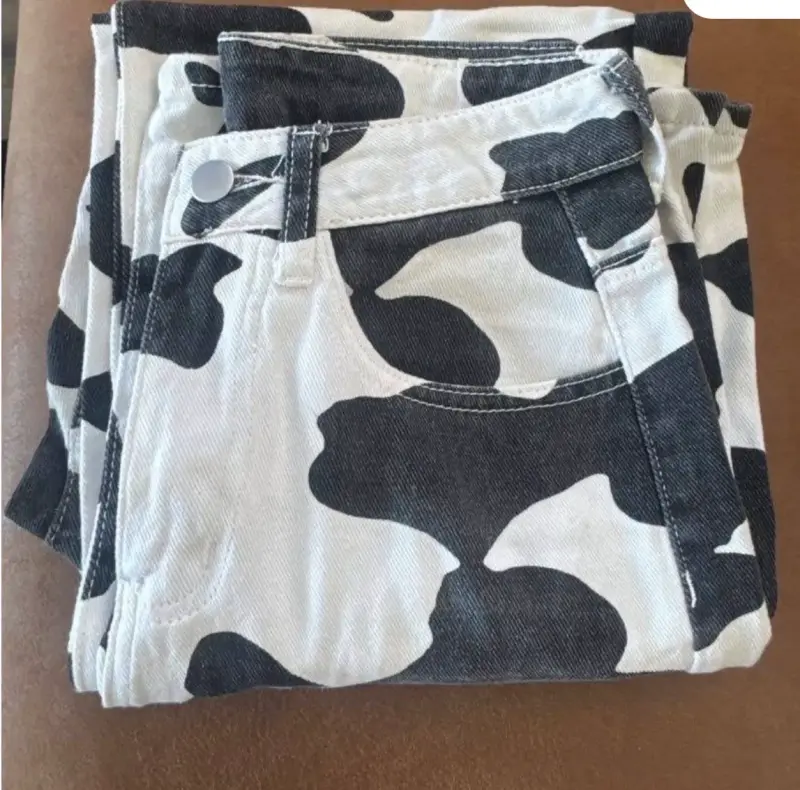 Jeans estampados de vaca blanco y negro - 2