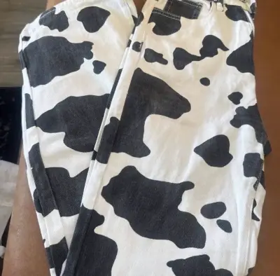 Jeans estampados de vaca blanco y negro - miniatura 4
