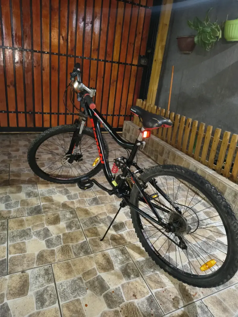 Bicicleta de montaña Bianchi negra con suspensión - 2