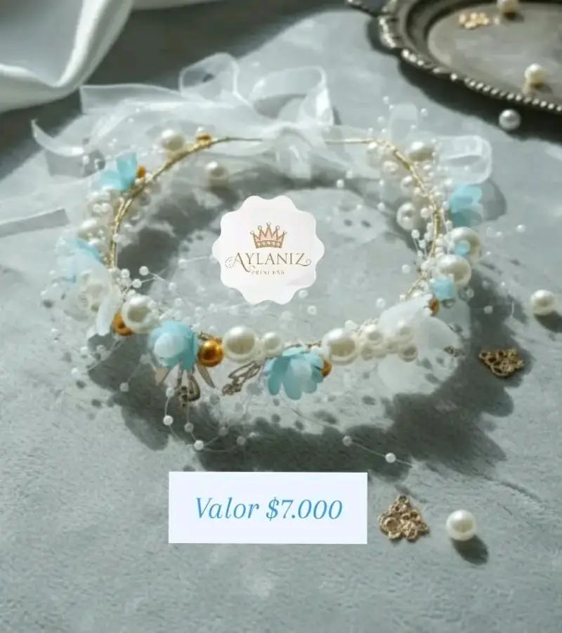 Tocado de flores y perlas Aylaniz