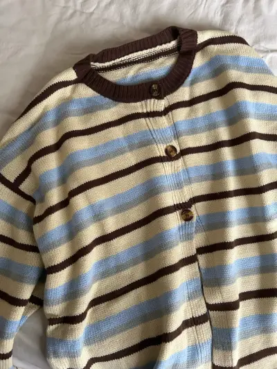 Sweater tejido estilo preppy/coastal 🤎🩵 - miniatura 2