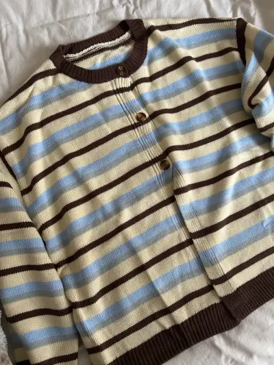 Sweater tejido estilo preppy/coastal 🤎🩵 - miniatura 3