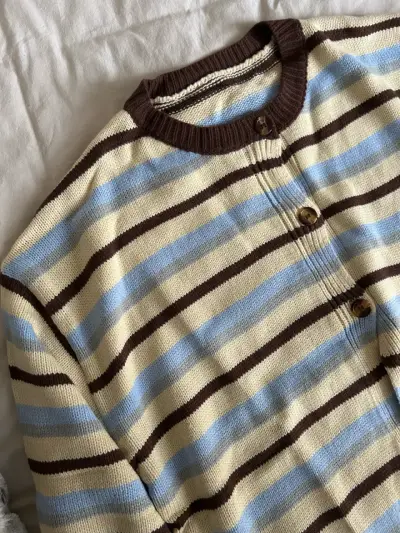 Sweater tejido estilo preppy/coastal 🤎🩵 - miniatura 4