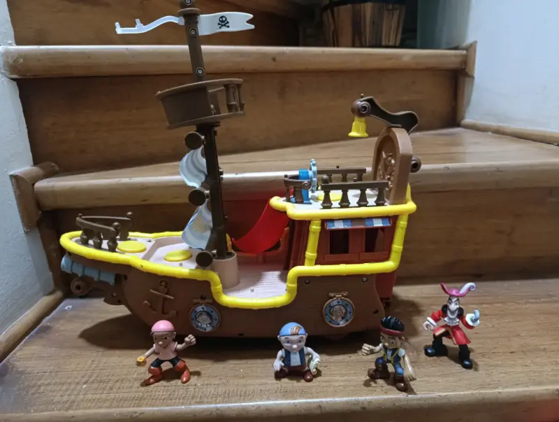 Barco pirata de Jake el pirata y 4 figuras - 1