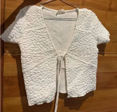 Top blanco de punto con lazo, marca Americanino - miniatura 1