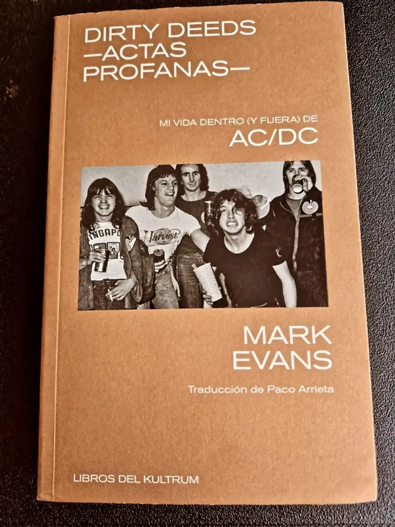 Libro 'Dirty Deeds - Actas Profanas' de Mark Evans