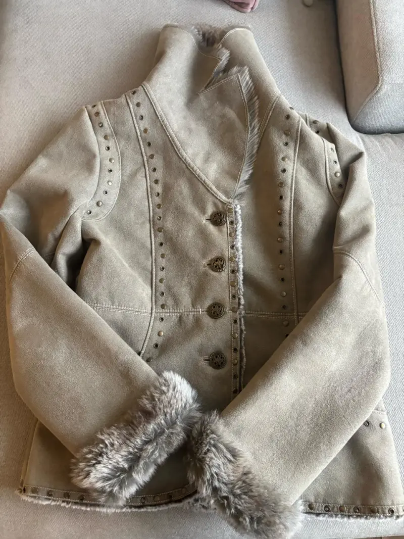 Chaqueta de gamuza beige con detalles de piel - 1