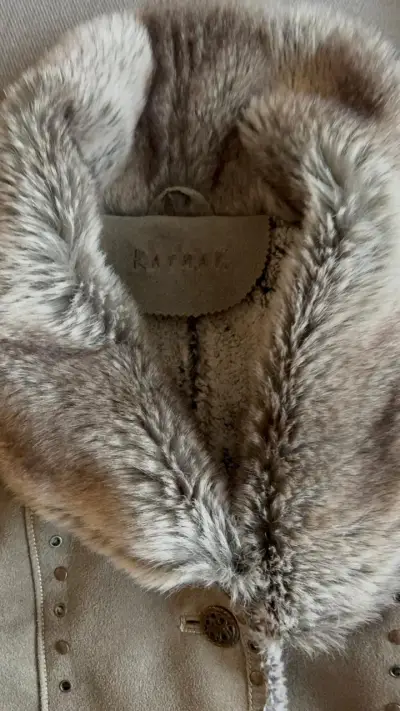 Chaqueta de gamuza beige con detalles de piel - miniatura 3