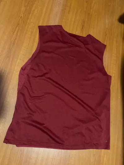 Polera sin mangas roja - miniatura 2