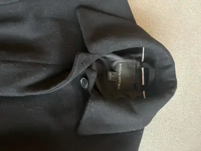 Abrigo negro elegante para mujer Banana Republic - miniatura 2