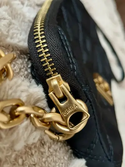 Cartera pequeña alcolchada negra  Bimba y Lola - miniatura 4
