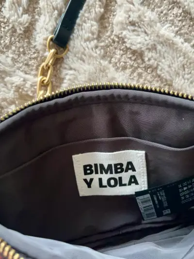 Cartera pequeña alcolchada negra  Bimba y Lola - miniatura 5