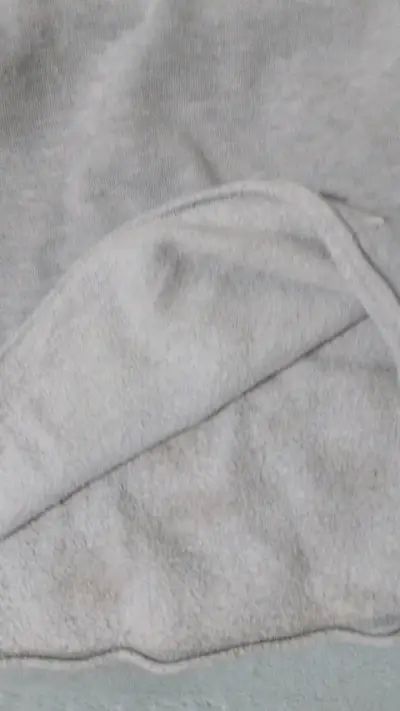 Polerón infantil gris con capucha y diseño - miniatura 2