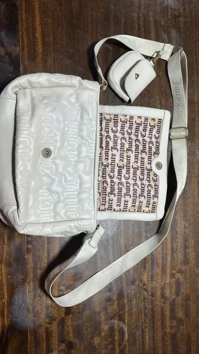 Bolso Juicy Couture crema con correa ajustable - miniatura 2