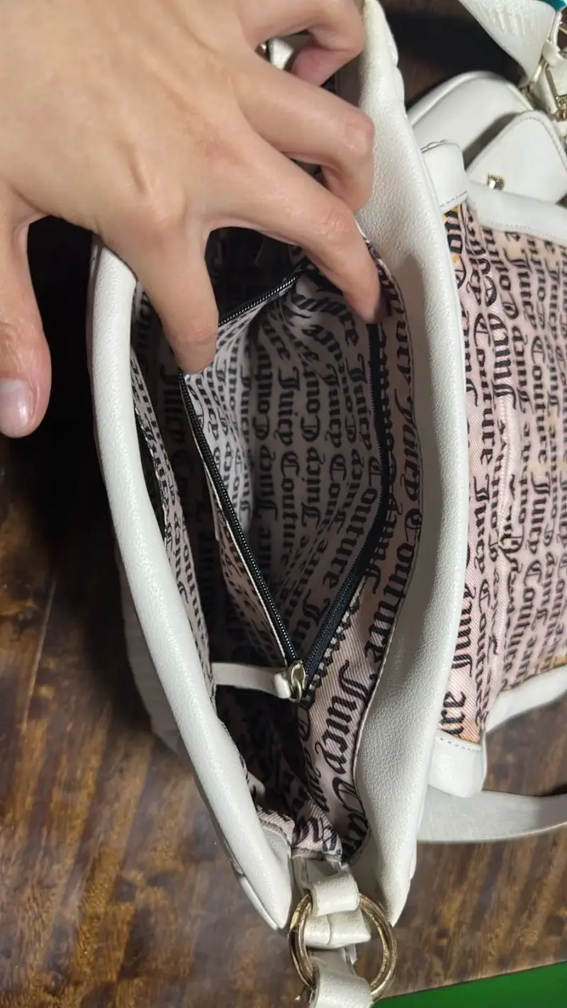 Bolso Juicy Couture crema con correa ajustable - 3
