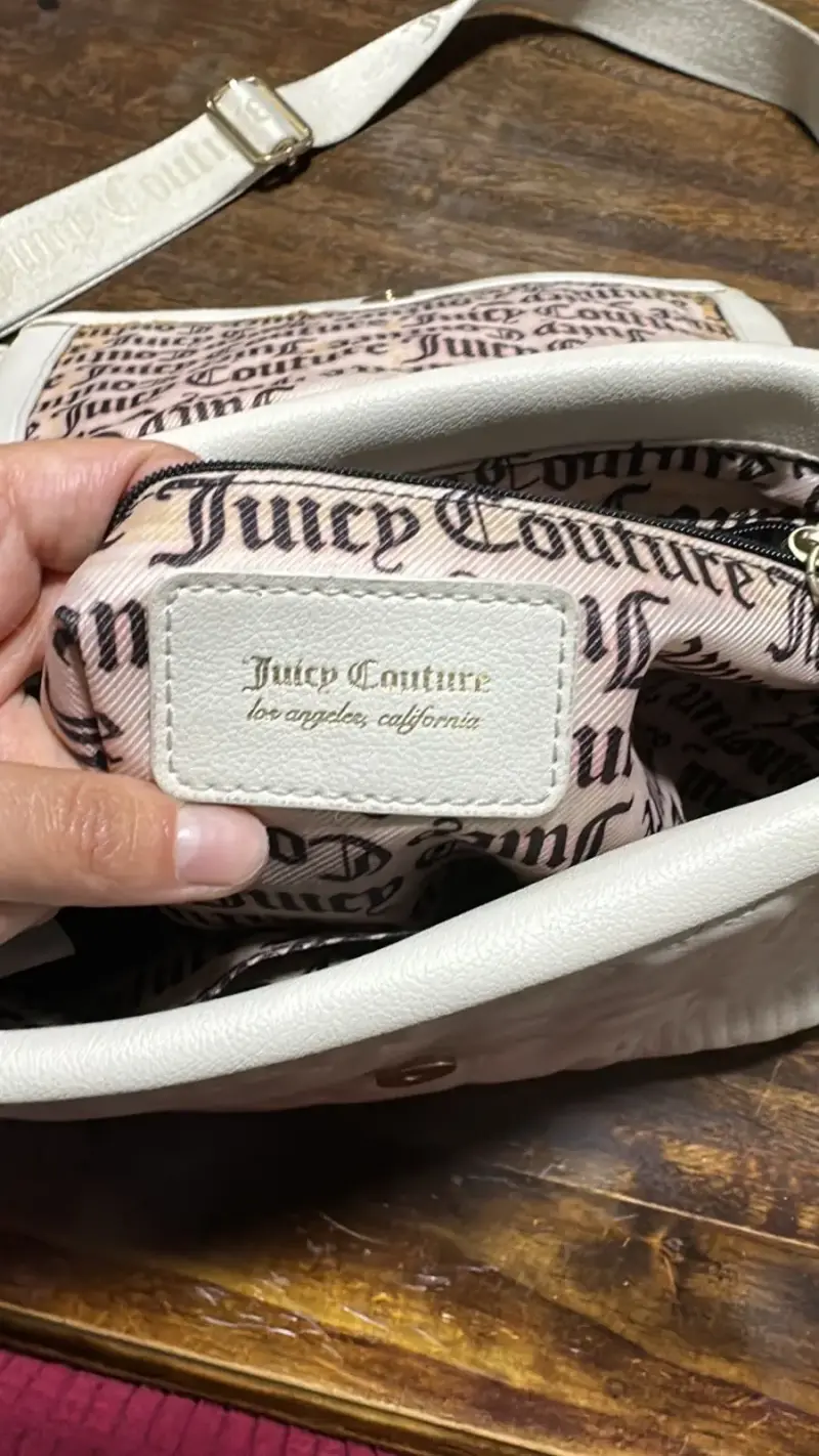 Bolso Juicy Couture crema con correa ajustable - 4