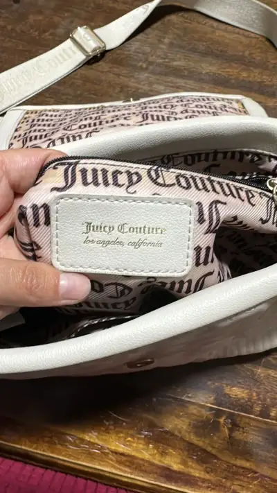 Bolso Juicy Couture crema con correa ajustable - miniatura 4
