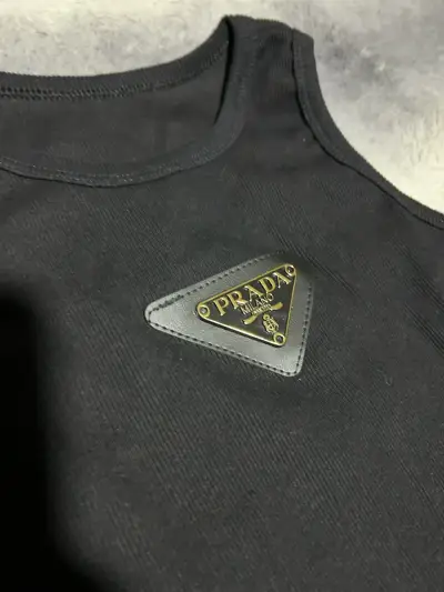 Polera sin mangas Prada negra - miniatura 1