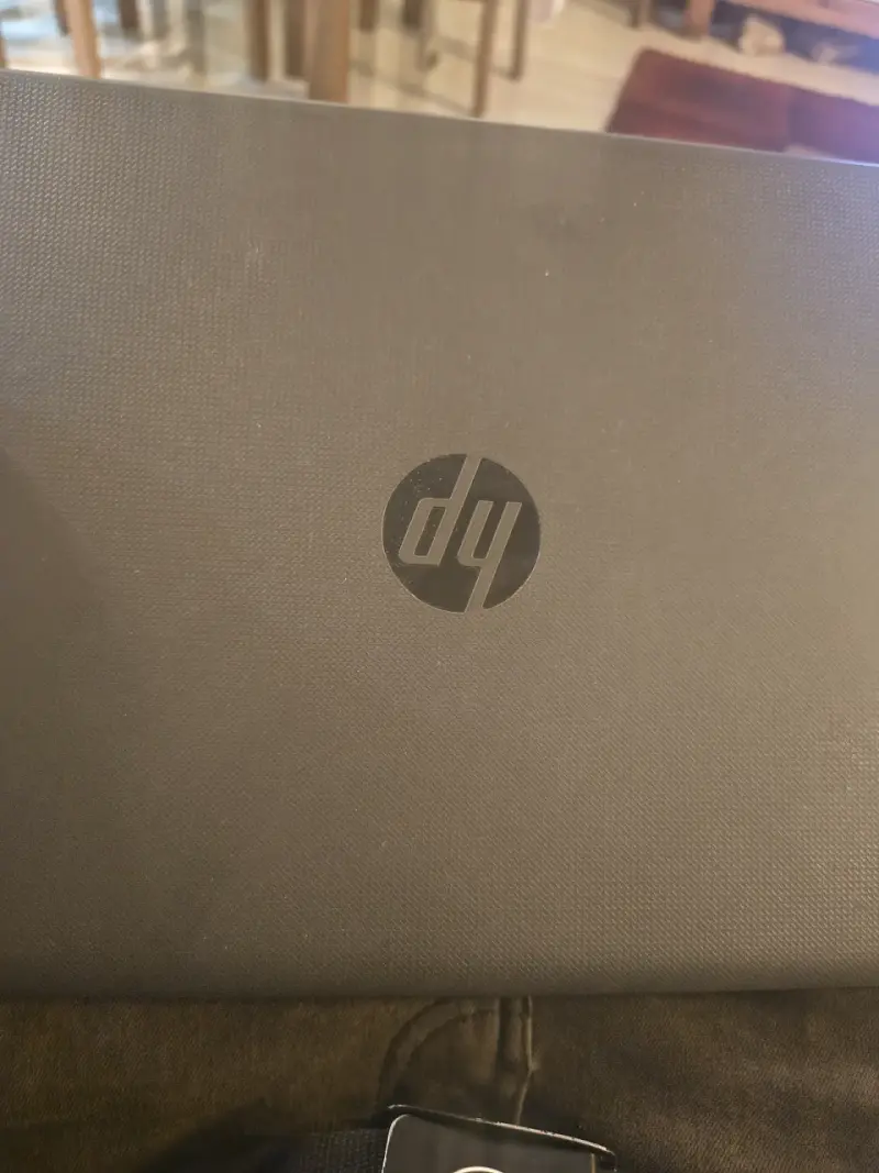 Notebook HP con pantalla de 15 pulgadas - 2