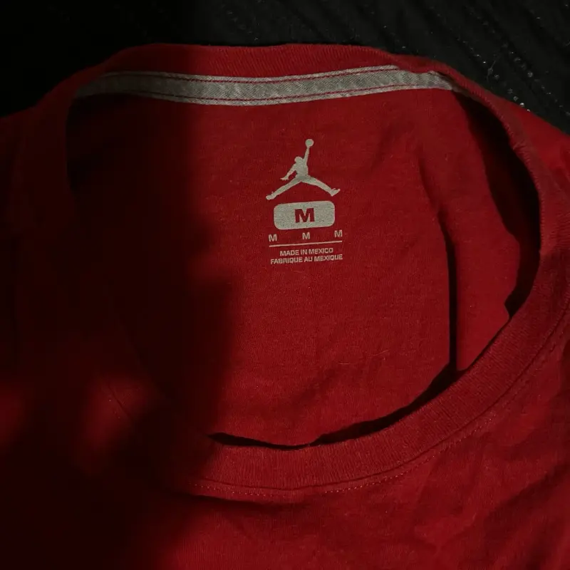 Polera Air Jordan roja - 2