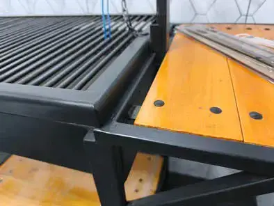 Parrilla de acero con mesa lateral - miniatura 2